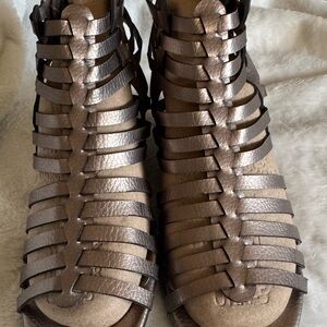 Massini Brown Metallic Strappy Wedge Sandals Women’s Sz 7